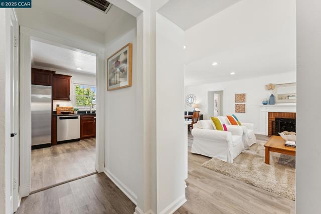 347 Valley View Rd, Pleasant Hill CA: https://media.crmls.org/mediaz/f06d96ee-3c7d-4292-8f2a-44546791c668.jpg