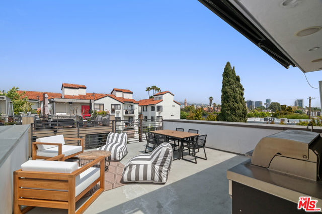 6871 Fountain Avenue, Los Angeles CA: https://media.crmls.org/mediaz/f06e0207-db46-4042-a40a-0853415331cd.jpg