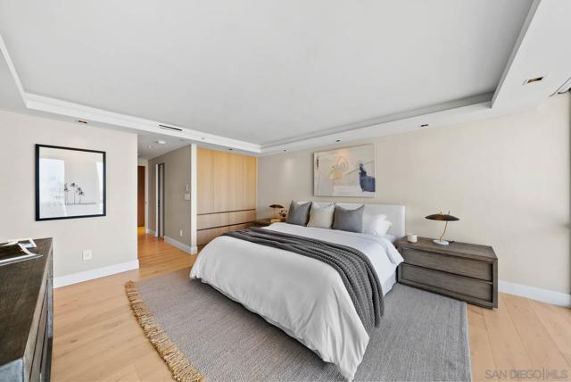 1780 Avenida Del Mundo, Coronado CA: https://media.crmls.org/mediaz/f06e398a-3e1f-4cad-b8cd-7eb6839412ec.jpg
