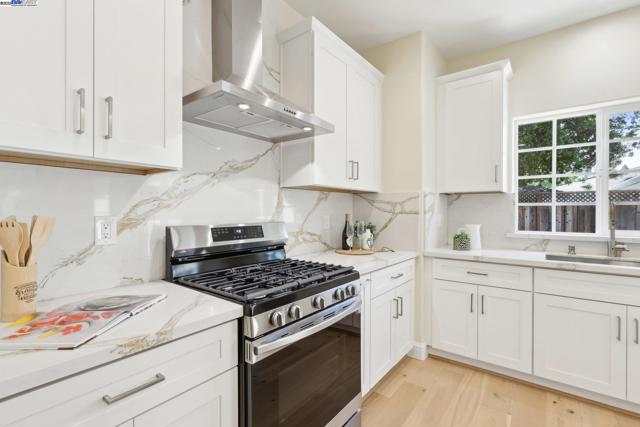 Image 36 of 60 For 227 Holmes St