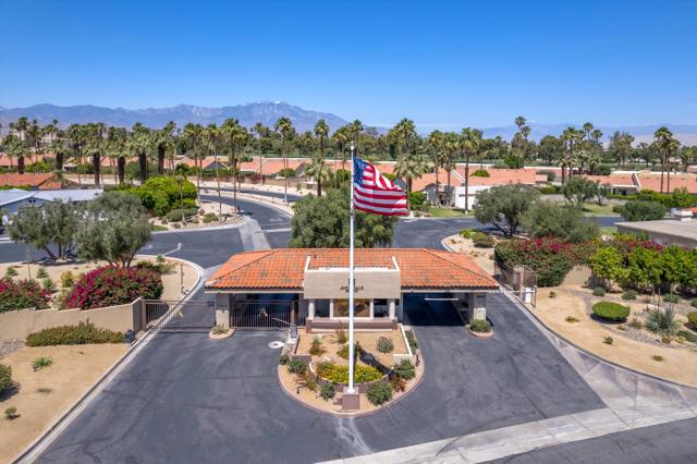 75720 Mclachlin Circle, Palm Desert CA: https://media.crmls.org/mediaz/f06f3bea-2301-42ec-901b-7c4bfb962807.jpg