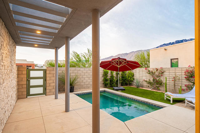 814 Nugget Lane, Palm Springs CA: https://media.crmls.org/mediaz/f06f4dd7-aafa-4a04-bc8a-d83cdbe3f579.jpg