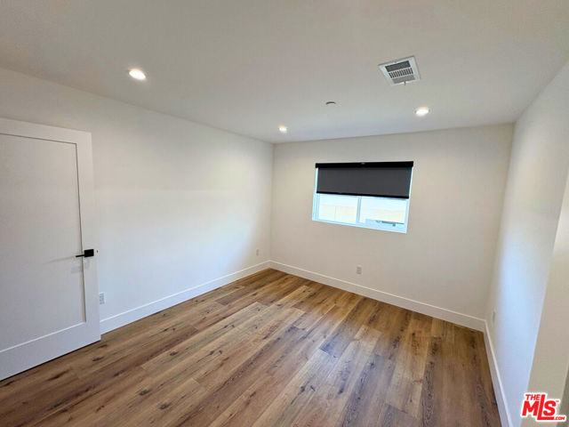 4454 Clinton Street, Los Angeles CA: https://media.crmls.org/mediaz/f06fcdd3-da12-4a62-82c9-65b792ac4c07.jpg