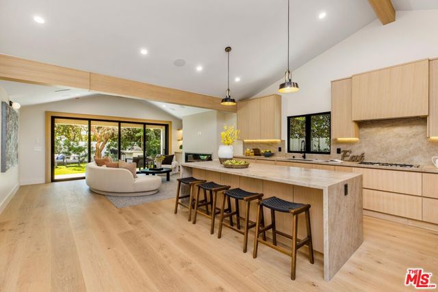 5305 Allott Avenue, Sherman Oaks CA: https://media.crmls.org/mediaz/f06fd0fe-a130-45fb-9b29-b54f6dbcb9ec.jpg