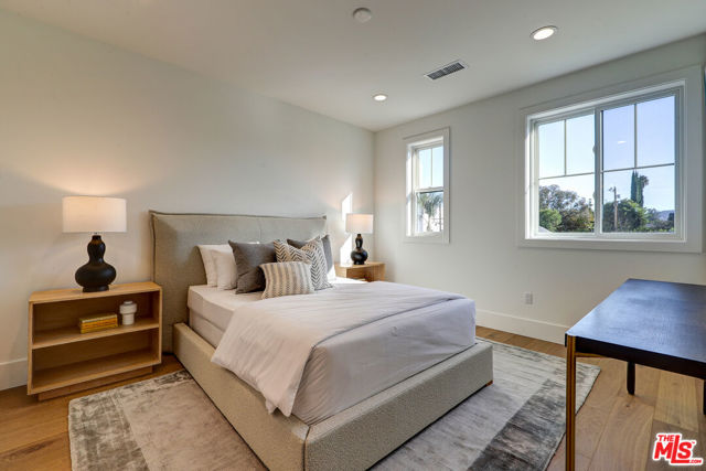 11729 Hartsook Street, Valley Village CA: https://media.crmls.org/mediaz/f07068ca-79bc-4812-b253-1ab80d0ba953.jpg