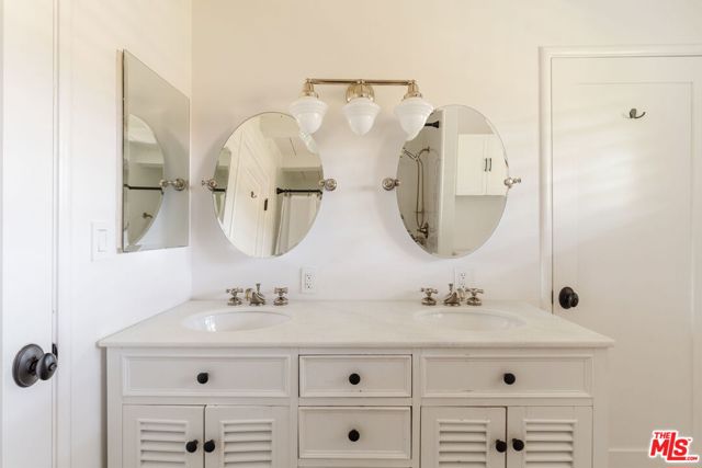 2344 Sunset Heights Drive, Los Angeles CA: https://media.crmls.org/mediaz/f0709476-ae4e-4e6a-8db2-5d8194152ea6.jpg
