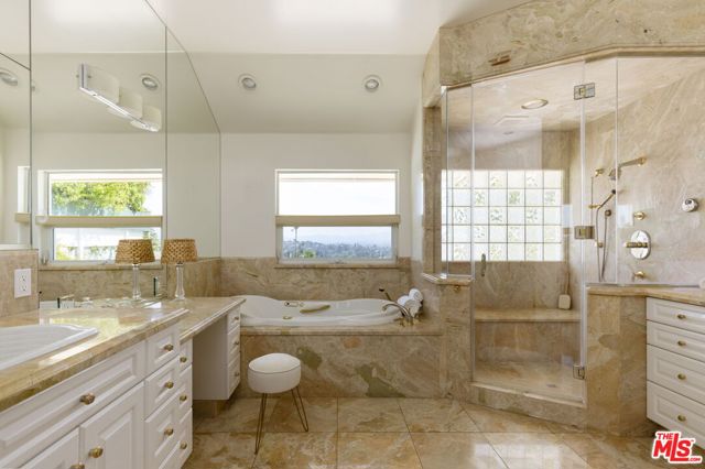 16303 Mandalay Drive, Encino CA: https://media.crmls.org/mediaz/f070bf41-ad71-4eea-8145-79640795cbf1.jpg