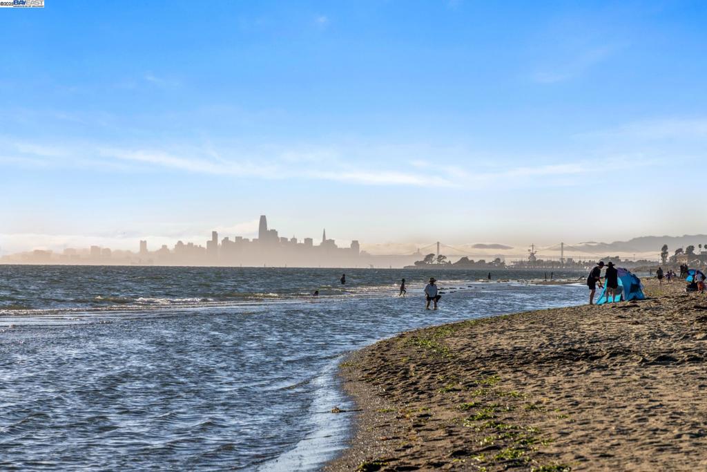 https://media.crmls.org/mediaz/f07104f8-c43c-4fd4-843c-fbdea55d0a10.jpg?preset=X-Large