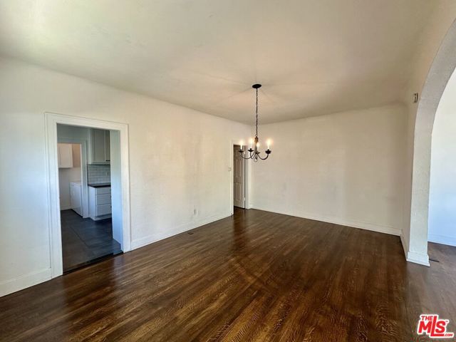 2941 9th Avenue, Los Angeles CA: https://media.crmls.org/mediaz/f0710ab6-a697-4fb1-afeb-48c56c44f52d.jpg