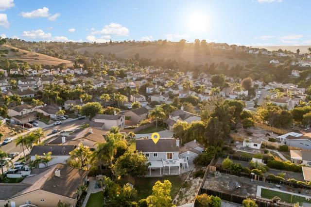 1328 Woodhaven Dr, Oceanside CA: https://media.crmls.org/mediaz/f0711f90-80da-4f1b-b468-7b5745862d25.jpg