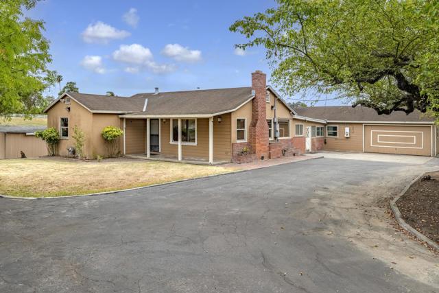 137 Whiting Road, Watsonville CA: https://media.crmls.org/mediaz/f07156ee-d56e-446c-8e00-0d85de1a32a4.jpg