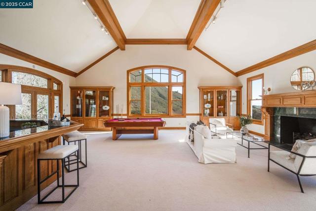 2420 Diablo Lakes Ln, Diablo CA: https://media.crmls.org/mediaz/f07297d5-291a-4ce0-add7-11e4a61dda4e.jpg