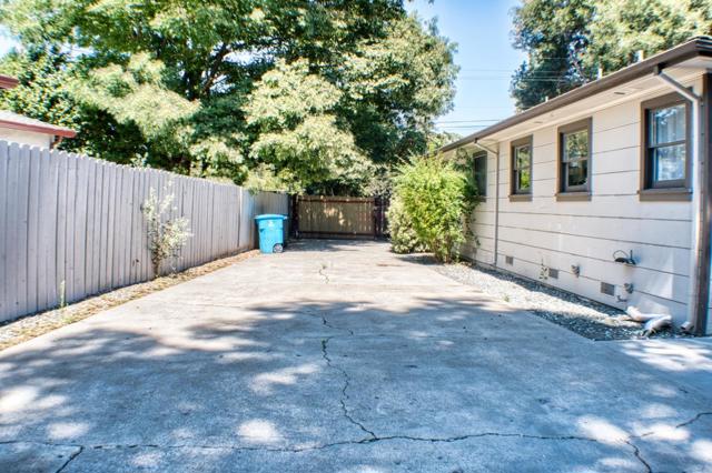 640 Circle Drive, East Palo Alto CA: https://media.crmls.org/mediaz/f072d056-190f-4dc8-bcd6-7039faac04c3.jpg