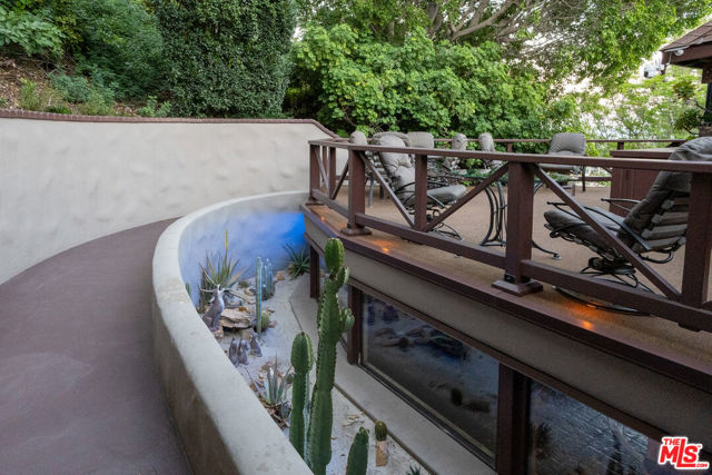 769 Bonita Drive, South Pasadena CA: https://media.crmls.org/mediaz/f072f952-28e2-415d-8d44-1541bcb08643.jpg