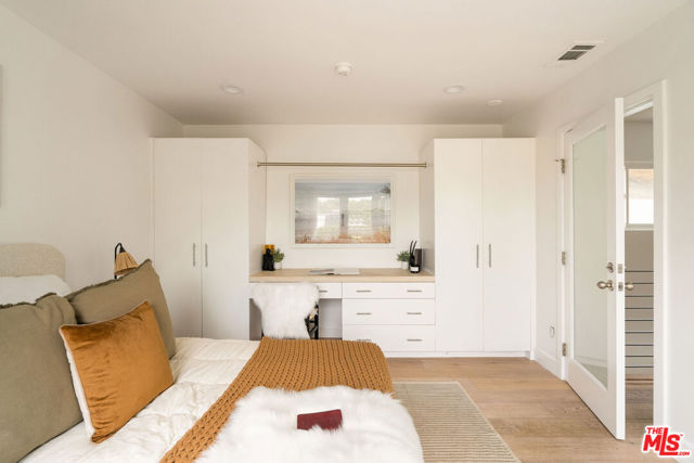 12366 Laurel Terrace Drive, Studio City CA: https://media.crmls.org/mediaz/f0730dce-bfc4-48c2-8766-4ad51d6be8c2.jpg