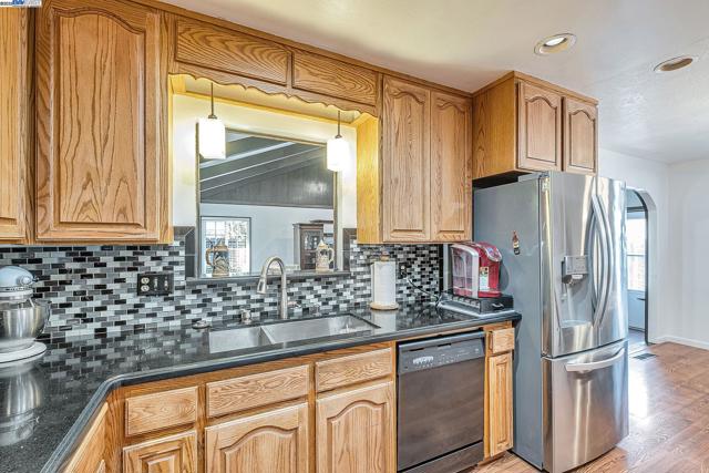 40575 Blacow Road, Fremont CA: https://media.crmls.org/mediaz/f073b9a9-b329-4fa7-9481-bb93ddcb237f.jpg