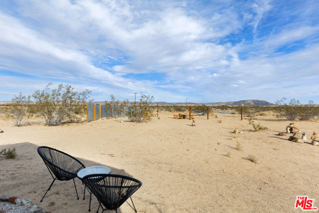 5737 Mojave Ranch Road, Joshua Tree CA: https://media.crmls.org/mediaz/f073f840-236d-4269-8420-2e9d013aacf7.jpg