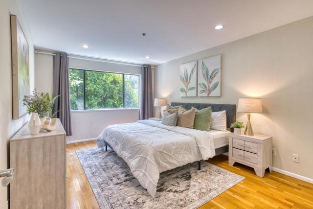 320 Palo Alto Avenue, Palo Alto CA: https://media.crmls.org/mediaz/f073fa9f-146a-4ba7-b3d4-967390ff3369.jpg