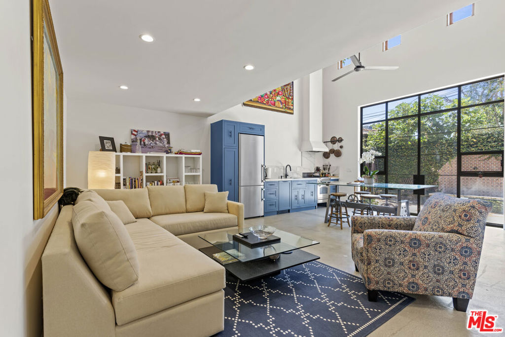 835 N Harper Ave