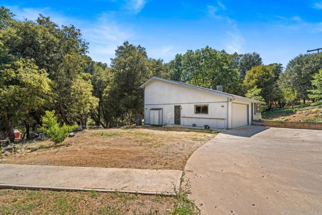 5041 Pine Ridge Avenue, Julian CA: https://media.crmls.org/mediaz/f0748ad0-7524-4aa0-829b-298dbb472aea.jpg