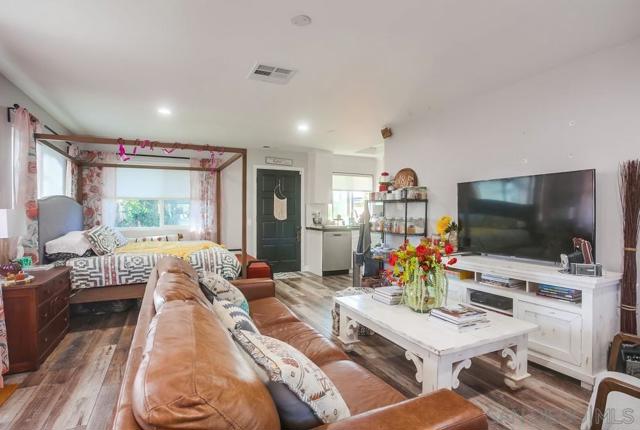 2035 Camino Cantera, Vista CA: https://media.crmls.org/mediaz/f0748d14-2e5a-4d71-9652-f8a3cb276fc8.jpg