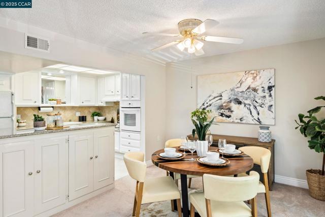 2817 Golden Rain Rd, Walnut Creek CA: https://media.crmls.org/mediaz/f07617bd-1f38-4275-a0dd-655f3087576d.jpg