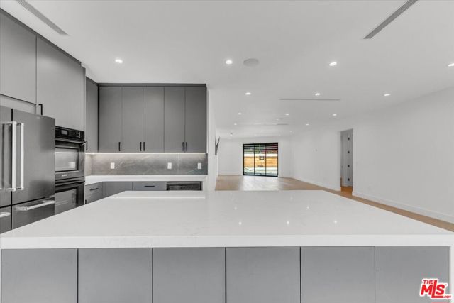 5456 Hazeltine Avenue, Sherman Oaks CA: https://media.crmls.org/mediaz/f0761f13-c2e1-4417-ae0f-3f5f2e22c129.jpg