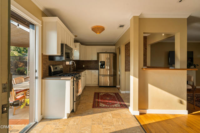 379 Rancho Drive, Ventura CA: https://media.crmls.org/mediaz/f07677c8-54ef-42b7-99f4-9f256f4591e8.jpg