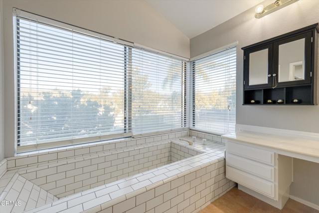 Detail Gallery Image 33 of 70 For 652 Stonebrook St, Simi Valley,  CA 93065 - 4 Beds | 2/1 Baths