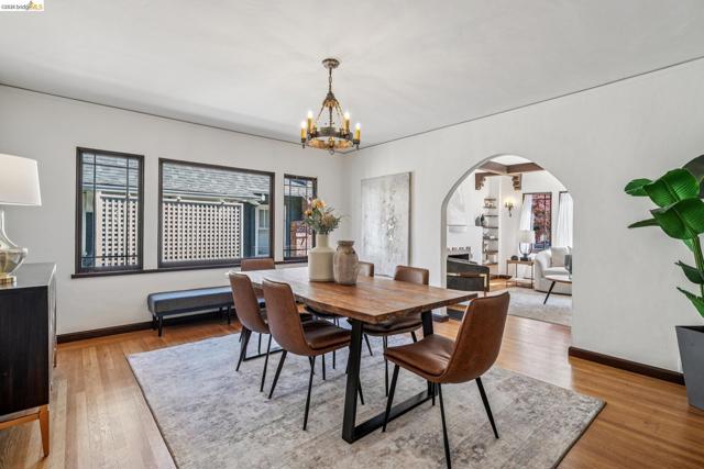 21 Portsmouth Road, Piedmont CA: https://media.crmls.org/mediaz/f07685e2-b080-401e-a81d-f78b893c64c2.jpg