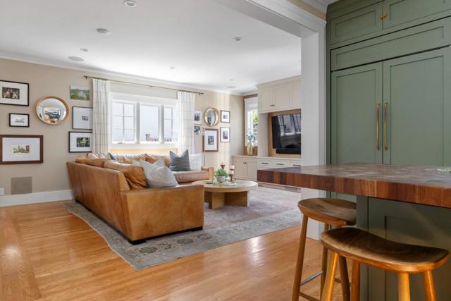 827 Walnut Avenue, Burlingame CA: https://media.crmls.org/mediaz/f07696c9-b95b-47c4-9917-b090796af9b6.jpg