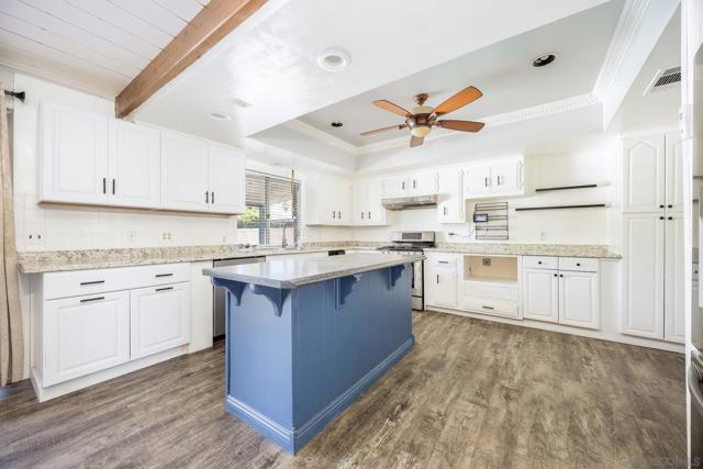 26463 Hamre Pl, Hemet CA: https://media.crmls.org/mediaz/f076b93f-fb1c-47fb-a0af-d49c04c66faa.jpg