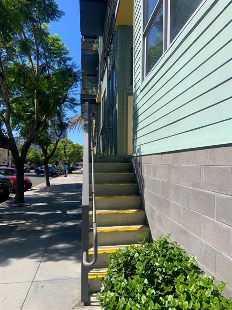 889 Date St, San Diego CA: https://media.crmls.org/mediaz/f076df7b-8d11-4411-abf6-428962325095.jpg