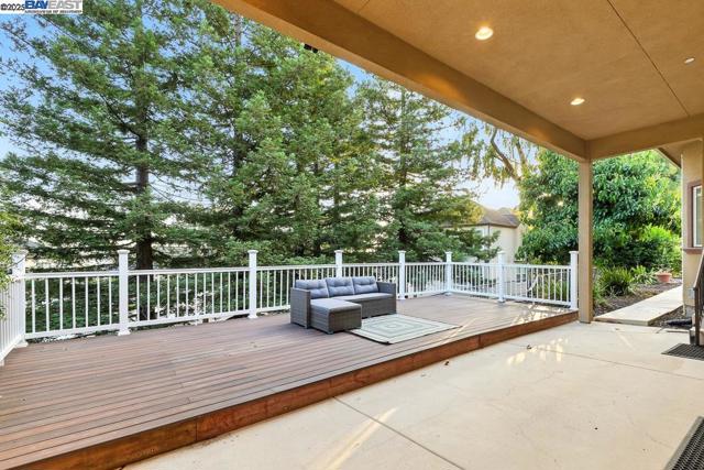 874 Overhill Dr, Hayward CA: https://media.crmls.org/mediaz/f076e4cc-0ea5-487a-a9cd-75f785f4d8c7.jpg