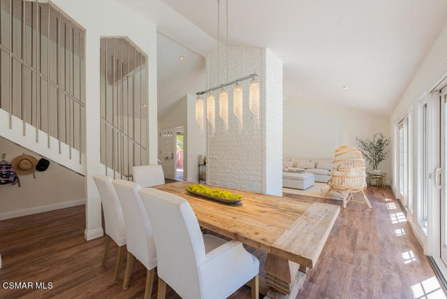 1453 Cheswick Place, Westlake Village CA: https://media.crmls.org/mediaz/f0780d1c-4b47-4616-b5d5-f73b41b2a72b.jpg