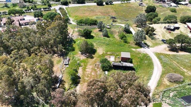 6400 Mines Rd, Livermore CA: https://media.crmls.org/mediaz/f0785575-d55c-4d24-8130-a325d0ccba2e.jpg