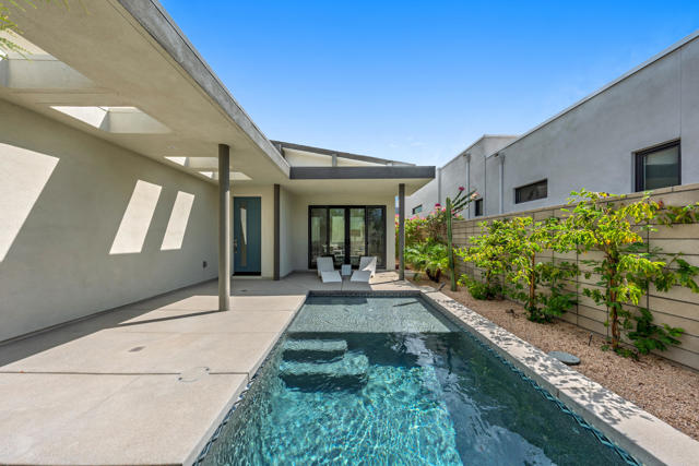 781 Fountain Drive, Palm Springs CA: https://media.crmls.org/mediaz/f078a805-f0b7-4b7a-a718-378c5d1063bf.jpg