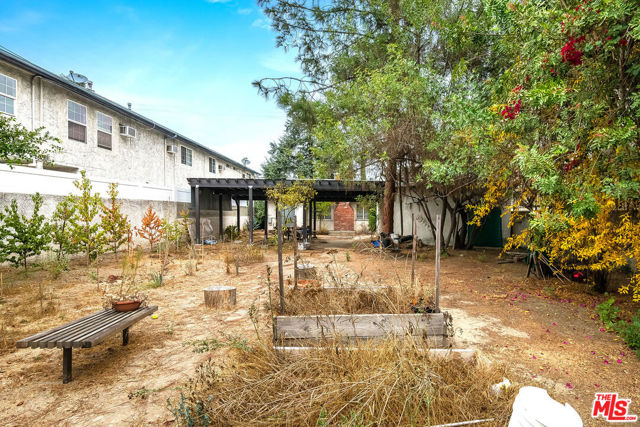 12344 Oxnard Street photo 13
