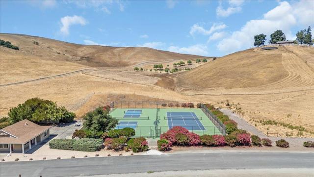 275 Nicholson Drive, Hollister CA: https://media.crmls.org/mediaz/f07949cb-b08e-4576-9920-59d1669772f6.jpg