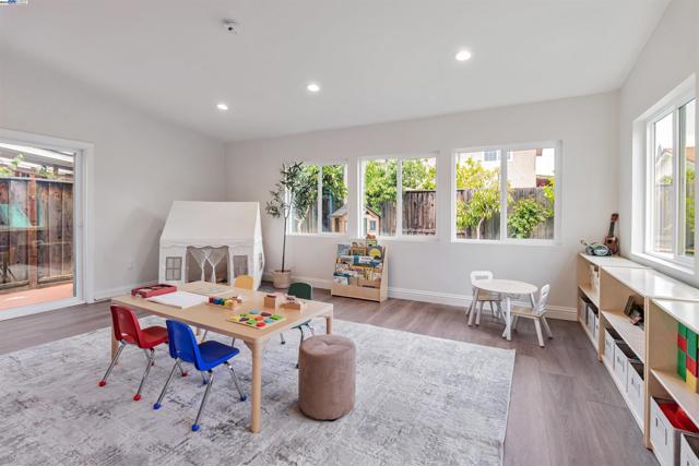 597 Singley Dr, Milpitas CA: https://media.crmls.org/mediaz/f0798f30-88ba-4be0-adb4-8140f4b25d2d.jpg