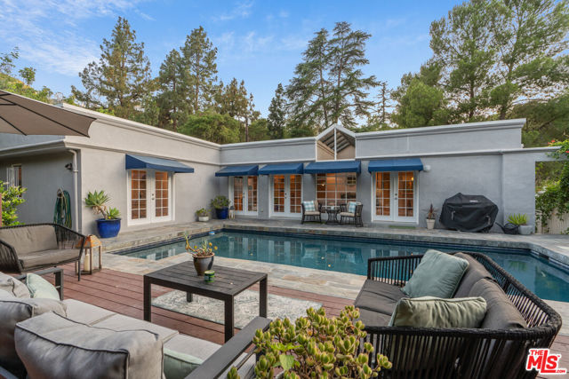 3564 Summerfield Drive, Sherman Oaks CA: https://media.crmls.org/mediaz/f07aff5b-1c9d-4de9-98dd-40372897502b.jpg