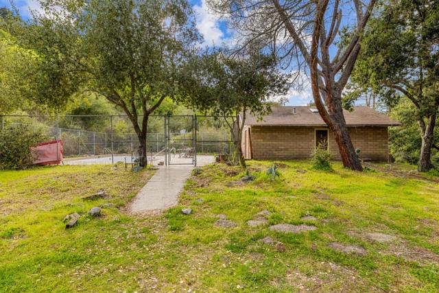 28750 Underwood Road, Salinas CA: https://media.crmls.org/mediaz/f07b8af6-45db-49f0-b440-71f58cfcbc7e.jpg