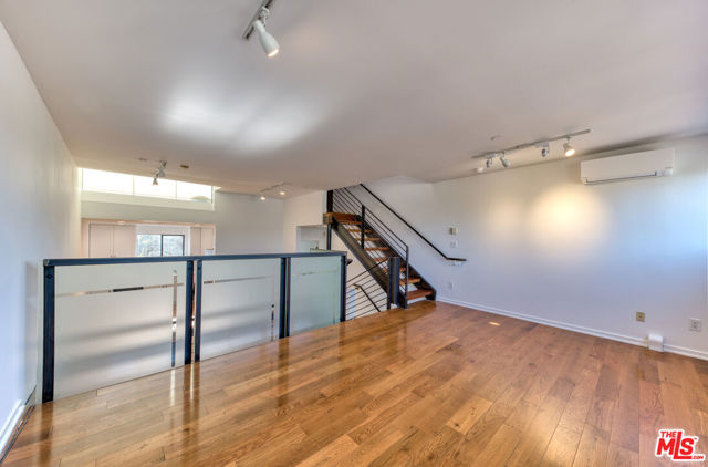 1113 Electric Avenue, Venice CA: https://media.crmls.org/mediaz/f07cd677-f653-4d92-8c82-818dc445735d.jpg