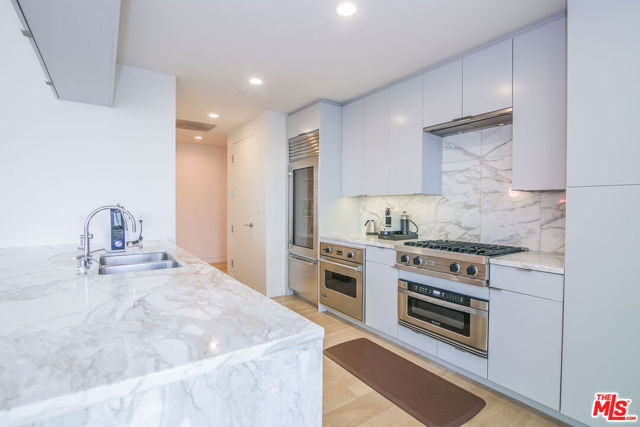 1 W Century Drive, Los Angeles CA: https://media.crmls.org/mediaz/f07d257e-a86c-4b2f-acf1-fb82505f02a7.jpg