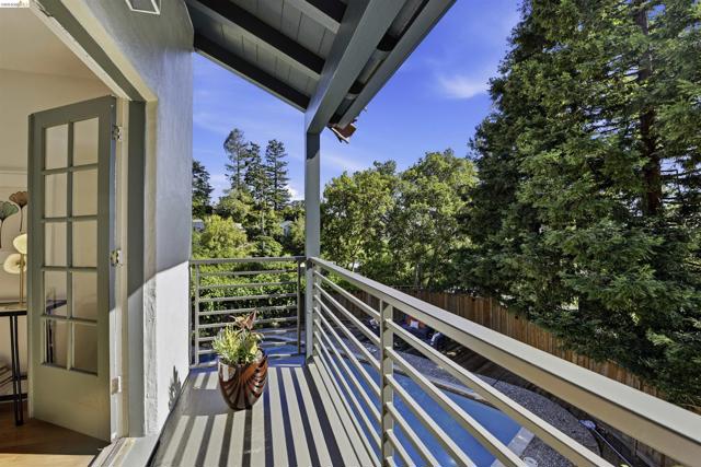 44 Highgate Rd, Kensington CA: https://media.crmls.org/mediaz/f07dba73-6462-415b-bade-9c4ebffae596.jpg