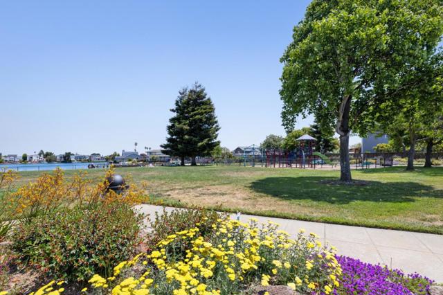 752 Matsonia Drive, Foster City CA: https://media.crmls.org/mediaz/f07e0fe1-b67a-4e95-b076-0d462ff093d2.jpg