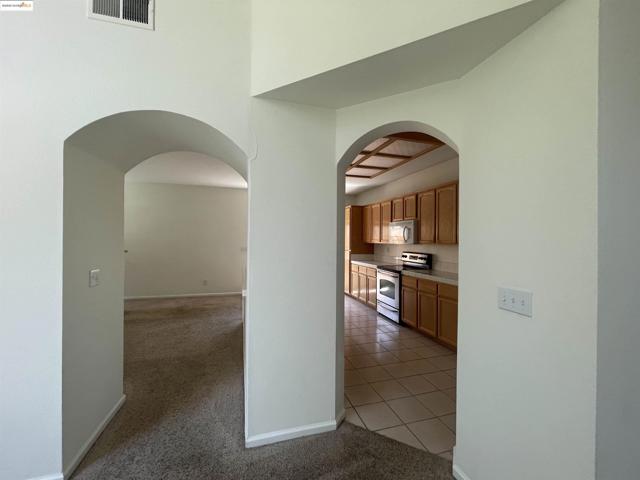538 Apple Hill Dr, Brentwood CA: https://media.crmls.org/mediaz/f07e12fa-4ad6-4aa2-aae1-00293fd154e2.jpg