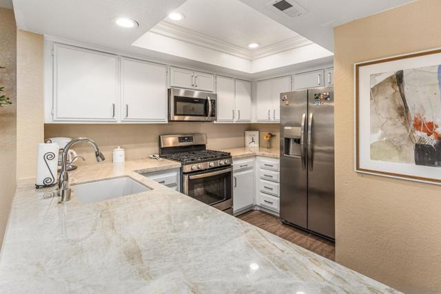 867 Ginger Avenue, Carlsbad CA: https://media.crmls.org/mediaz/f07e7626-47eb-4eeb-a2d7-4c6661df026e.jpg