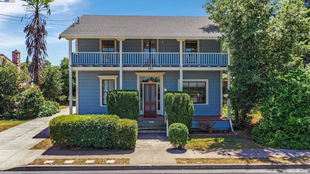 2211 College Avenue, Livermore CA: https://media.crmls.org/mediaz/f07e931b-8b6f-4aeb-b337-8b47316795a5.jpg