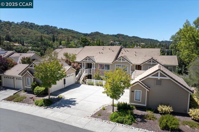 5501 Terra Granada Dr, Walnut Creek CA: https://media.crmls.org/mediaz/f07eabec-227a-46ee-991e-73342e717a9a.jpg